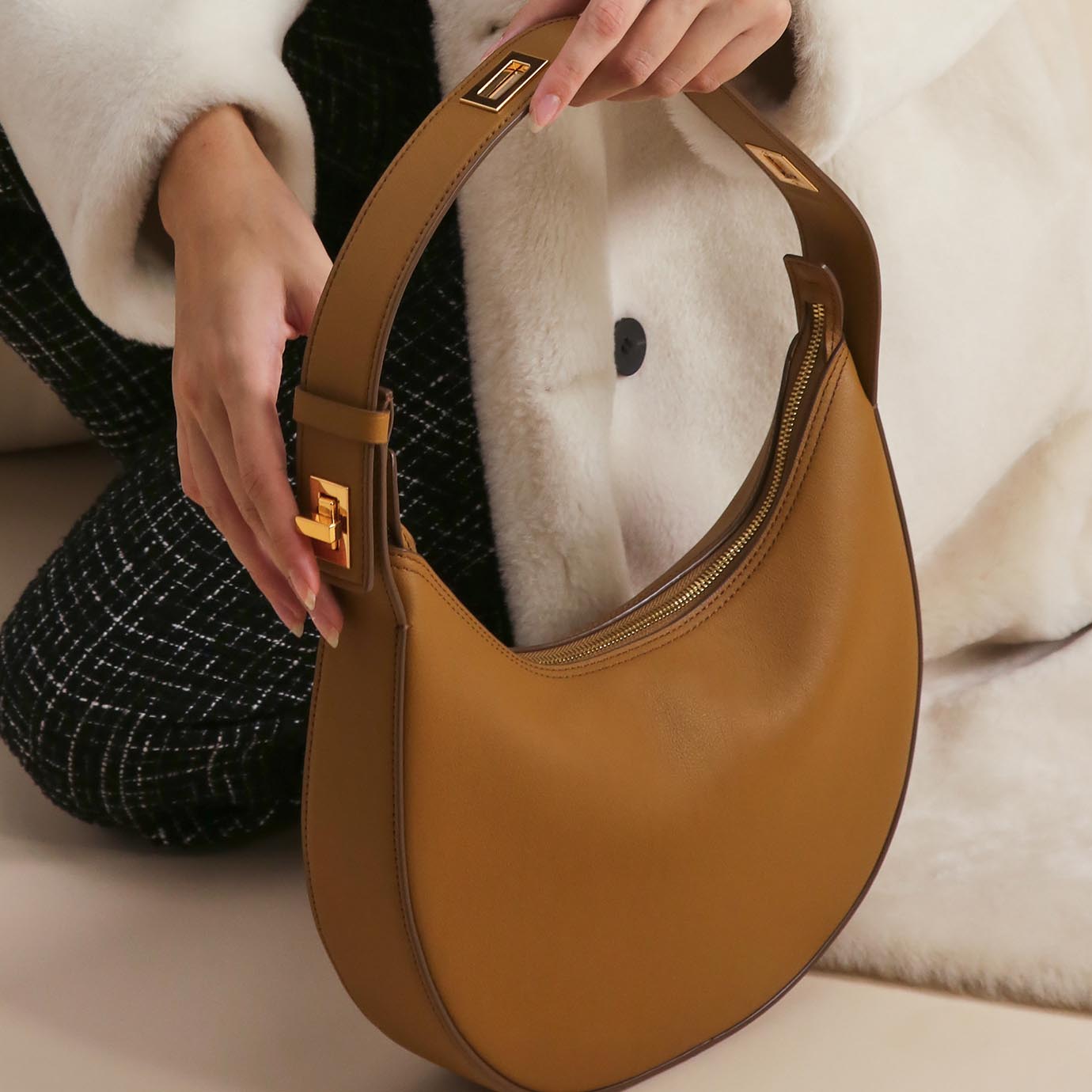 NINA Circle Shoulder Bag