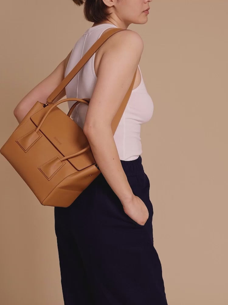 Tan top 2024 handle bag